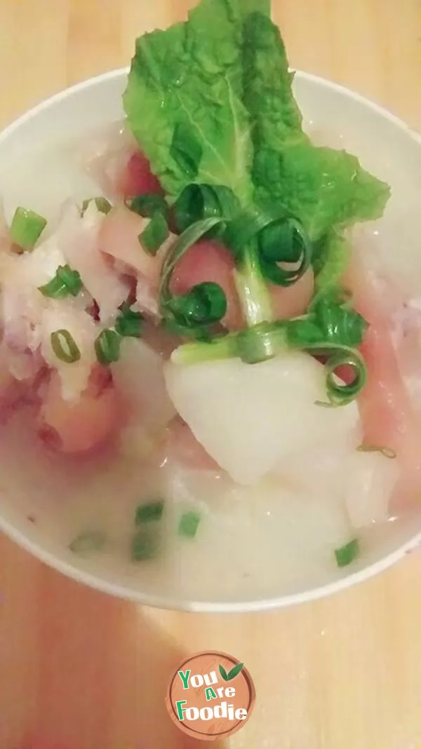 Pork trotter and radish soup