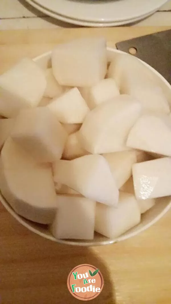 Pork trotter and radish soup