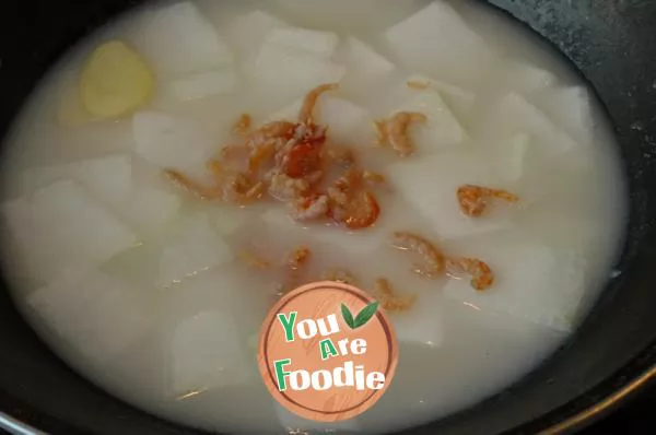 Shrimp powder and white gourd soup