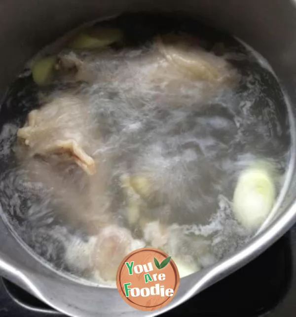 Rice noodles in chicken soup