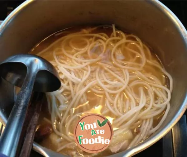 Rice noodles in chicken soup