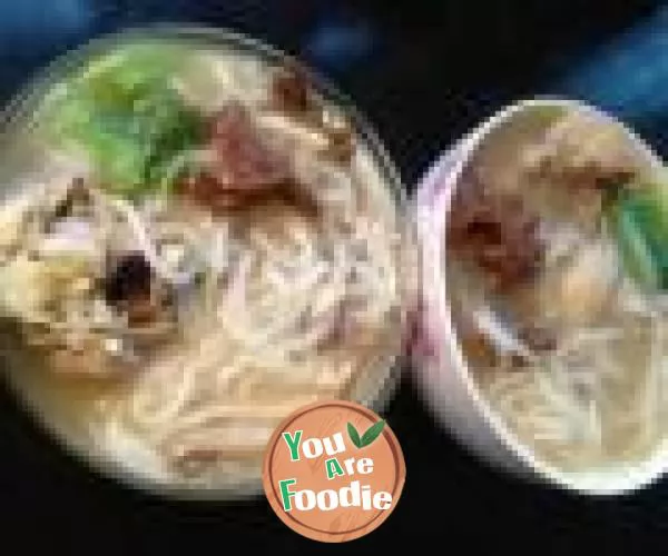 Rice noodles in chicken soup