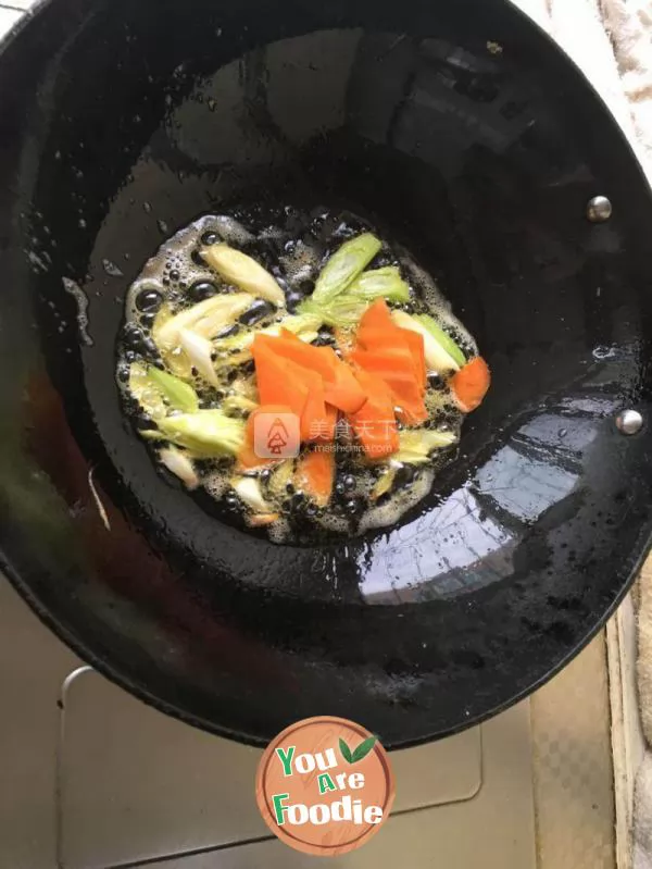 Potato slices with green pepper