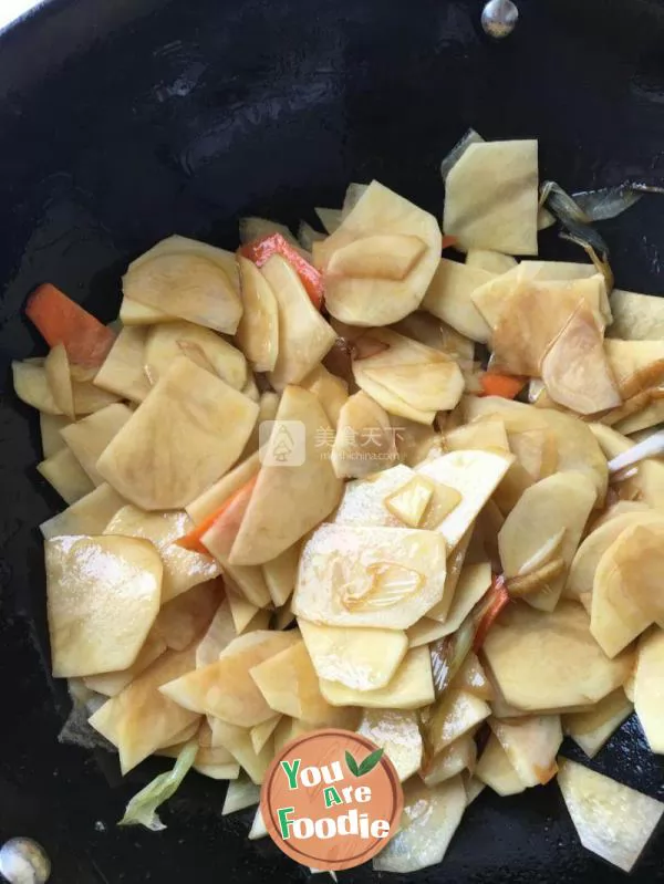 Potato slices with green pepper