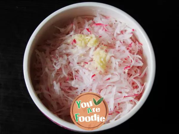 Sweet and sour shredded radish