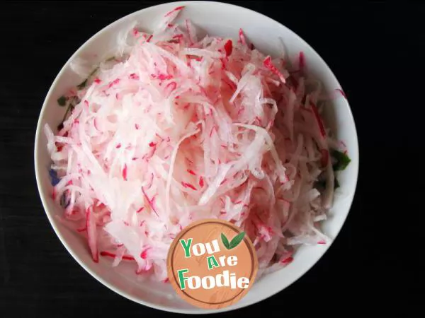 Sweet and sour shredded radish