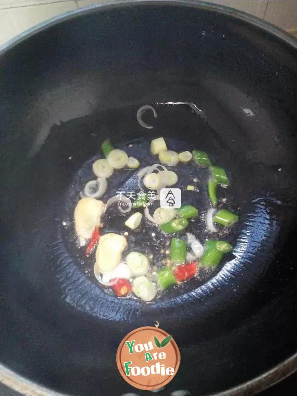 Stewed frozen tofu with cabbage and oysters