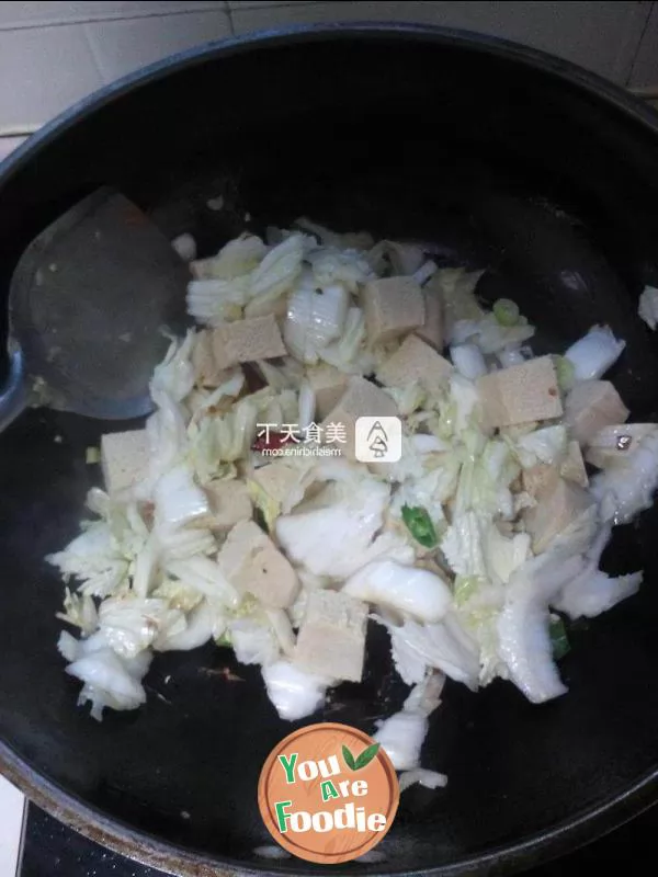 Stewed frozen tofu with cabbage and oysters