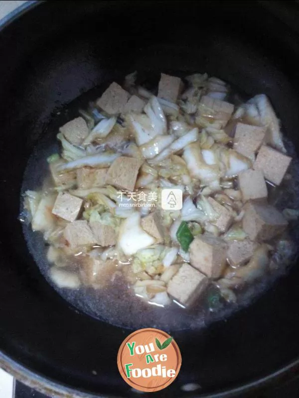 Stewed frozen tofu with cabbage and oysters