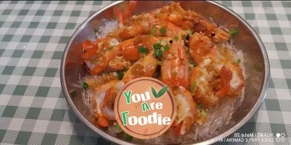 Steamed shrimps with minced garlic and vermicelli