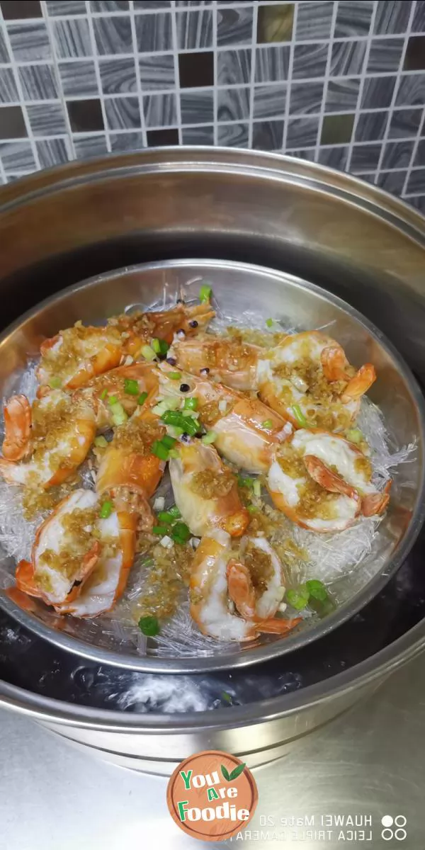 Steamed shrimps with minced garlic and vermicelli