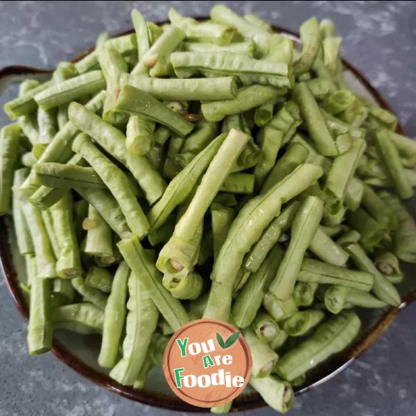 Fried cowpea with streaky pork