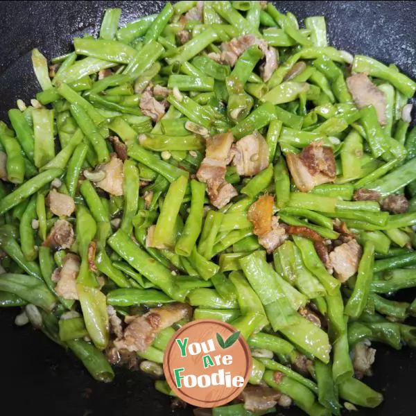 Fried cowpea with streaky pork