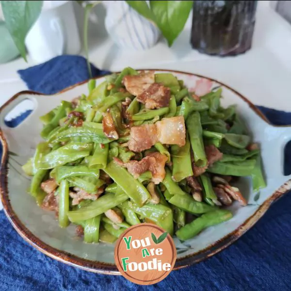 Fried cowpea with streaky pork