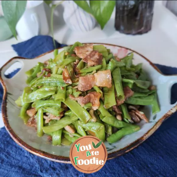 Fried cowpea with streaky pork