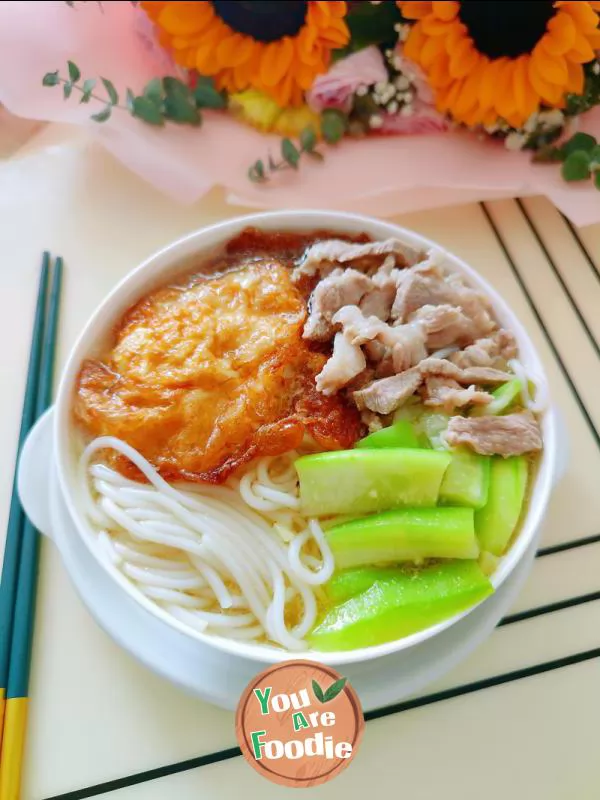 Pork-and-loofah-soup-noodles