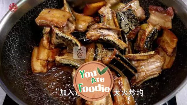 Hunan famous dish [braised snake with green pepper] with: snake killing method. Don't be timid