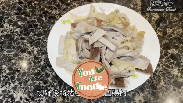 Pork Tripe and Chicken Soup with Peppers