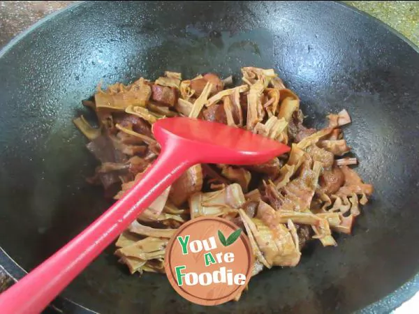 Braised pork with dried bamboo shoots