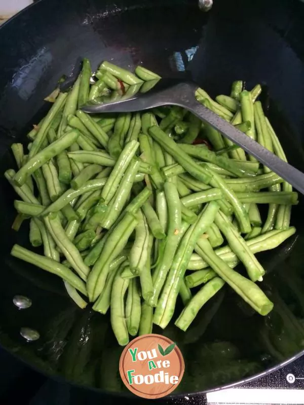 Steamed noodles with beans