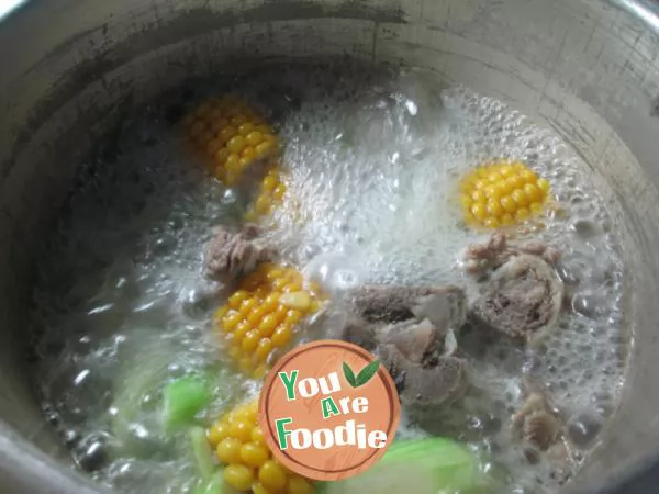 Sponge gourd and corn cob soup