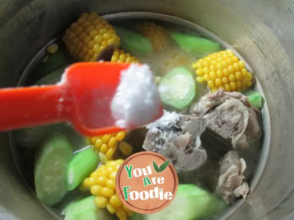 Sponge gourd and corn cob soup