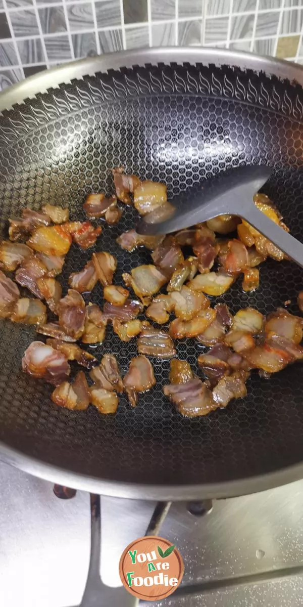 Stir-fried bacon with dried bamboo shoots