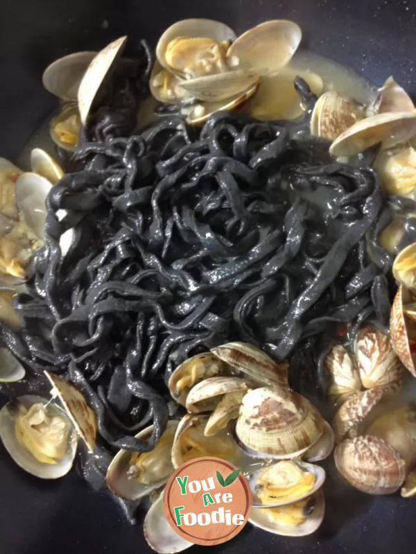 Garlic spicy clam spaghetti Black Pearl noodles (Black Pearl noodles, one of the clam Series) [traditional spaghetti] fresh taste