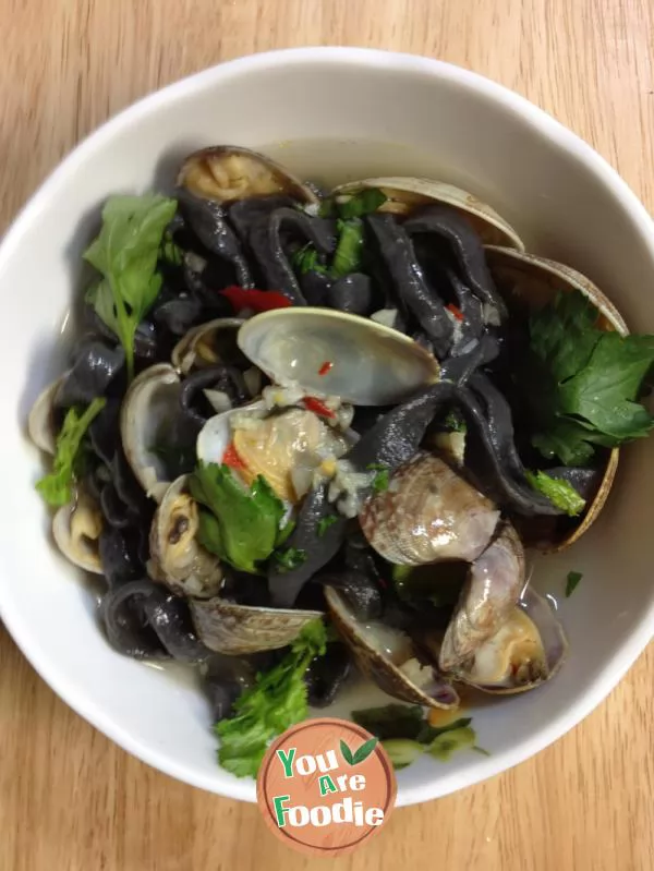 Garlic spicy clam spaghetti Black Pearl noodles (Black Pearl noodles, one of the clam Series) [traditional spaghetti] fresh taste