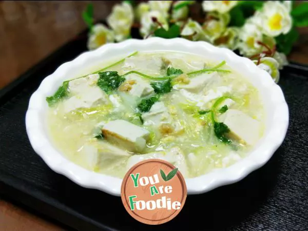 Bean curd, egg and cabbage soup