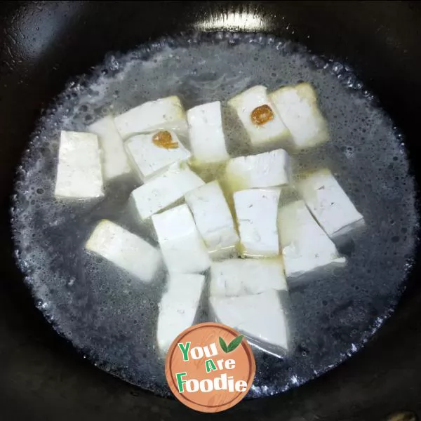 Bean curd, egg and cabbage soup