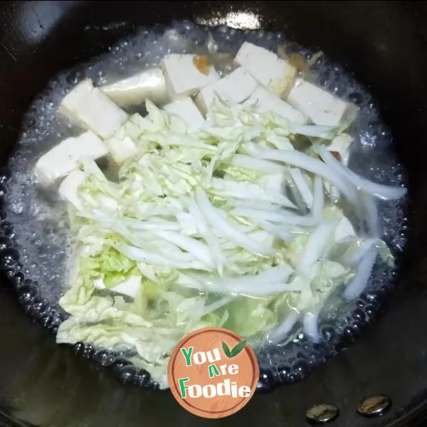 Bean curd, egg and cabbage soup