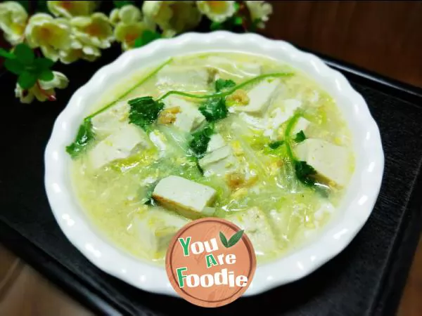 Bean curd, egg and cabbage soup