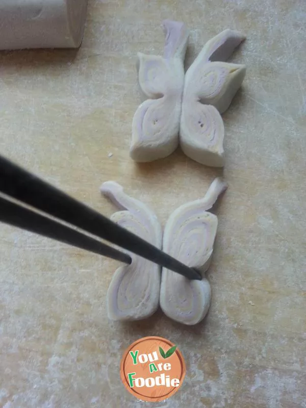 Butterfly steamed bread