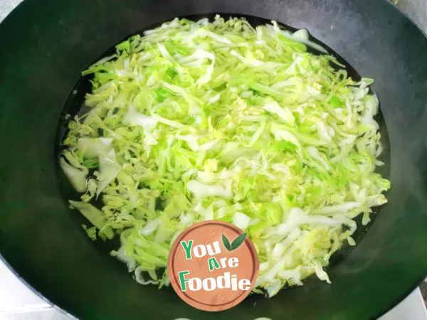 Stir fried vermicelli with cabbage