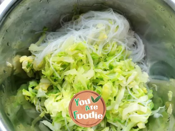 Stir fried vermicelli with cabbage