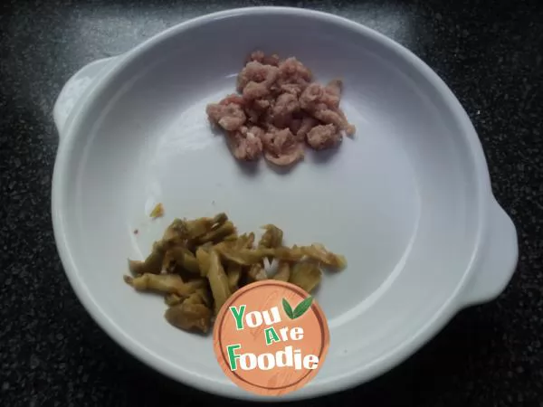 Appetizing, invigorating qi and essence -- [mustard and lean meat porridge]