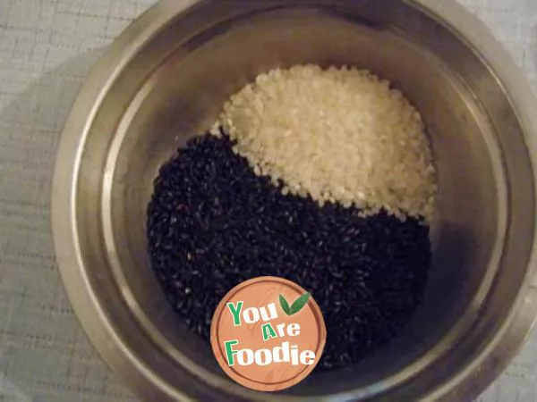 Yogurt black rice fruit rice