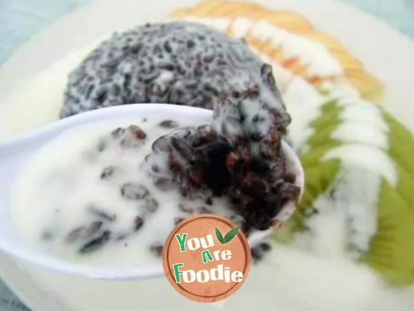 Yogurt black rice fruit rice