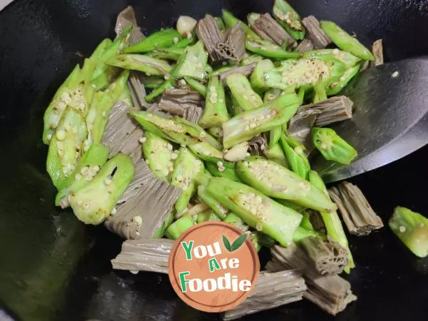 Stir fried black beans with okra and Rolls of dried bean milk creams