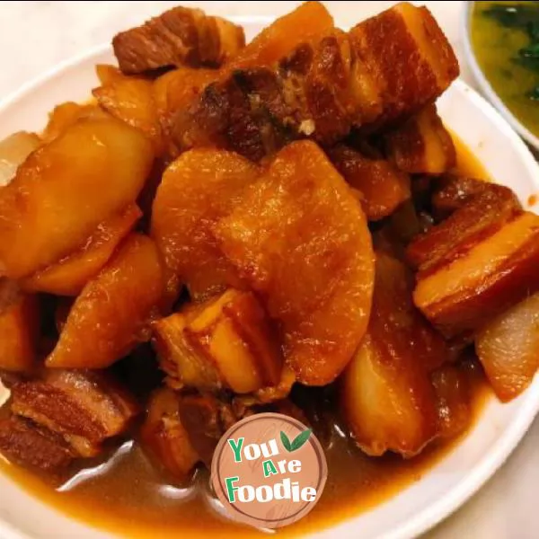 Stewed pork with white radish