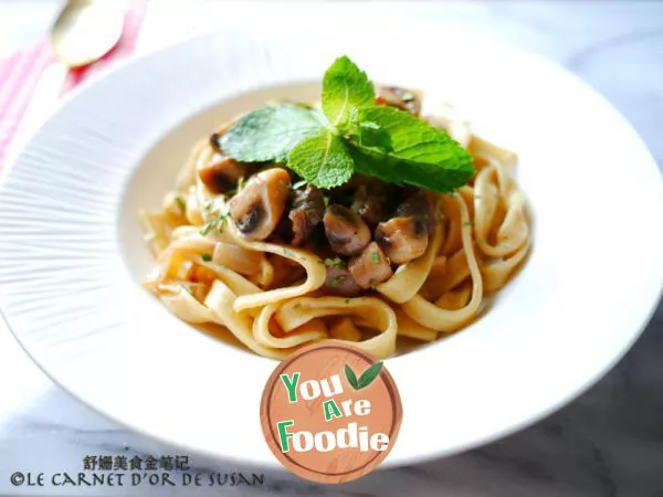 Light beef noodles with mushroom