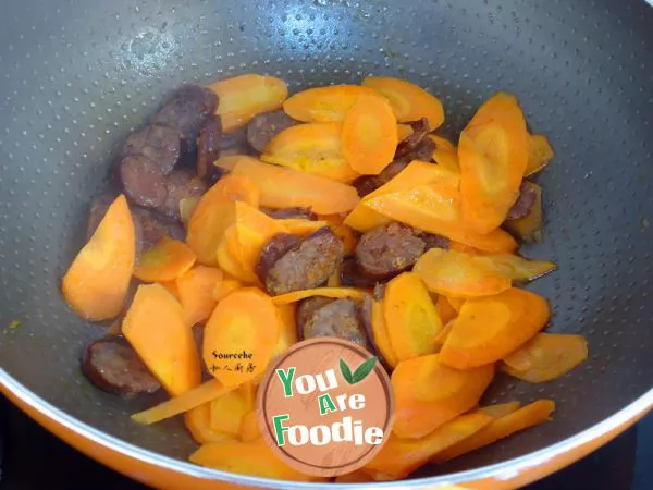 Sauteed carrot with sausage