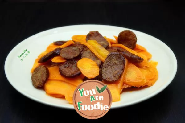 Sauteed carrot with sausage