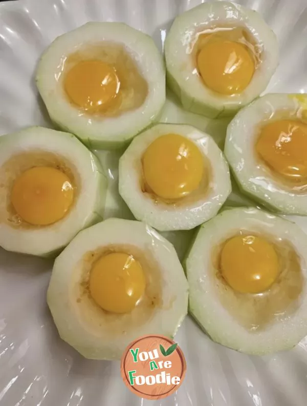 Steamed quail eggs with zucchini