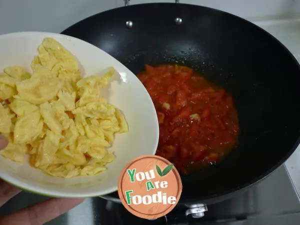 Scrambled egg with tomato (bibimbap version)