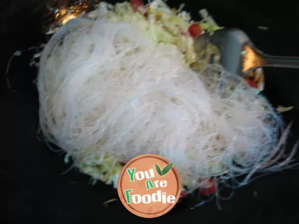 Fried vermicelli with sausage and cabbage