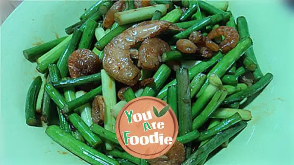 Fried garlic with shrimp