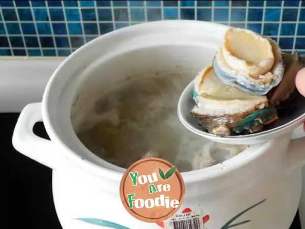 Fresh and delicious -- fresh abalone in bone soup