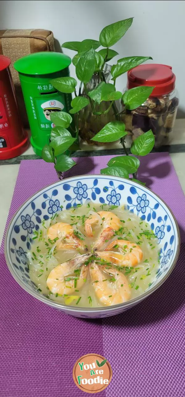 Shrimp and shredded radish soup